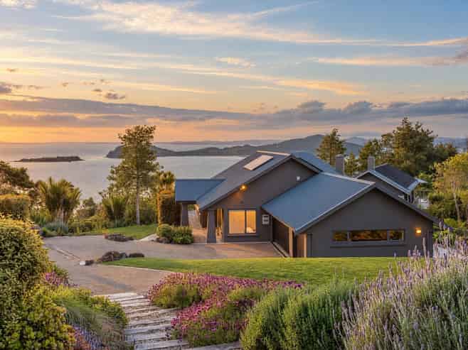 15a Te Papa Road, Kawakawa Bay