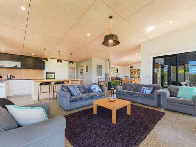 157 Stringer Road, Redwood Valley