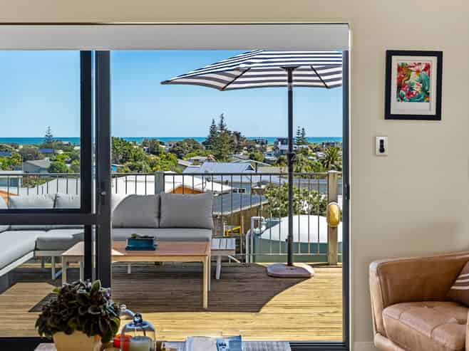 15 Aranui Avenue, WAITARERE BEACH