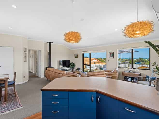 15 Aranui Avenue, WAITARERE BEACH