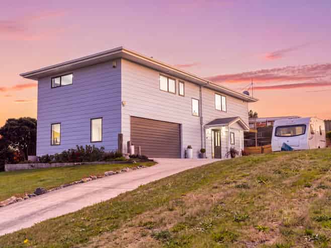15 Aranui Avenue, WAITARERE BEACH