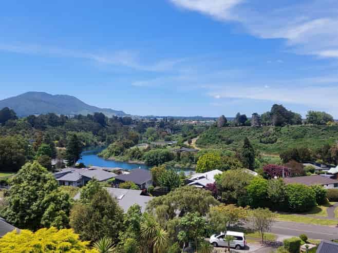 8 Julies Way, Rangatira Park