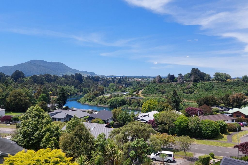 Fantastic Location, Fantastic Home 5
