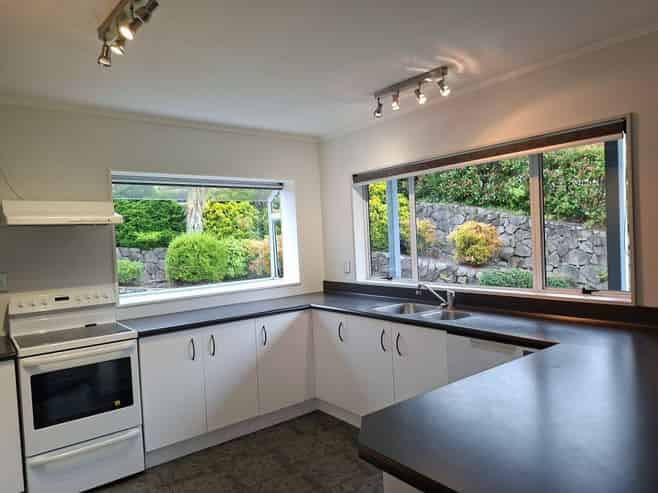 8 Julies Way, Rangatira Park