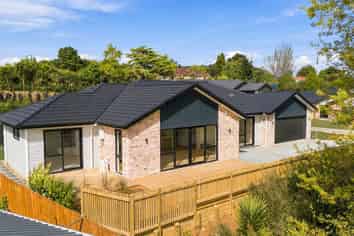 77 Rongoa Maori Way, Pukekohe