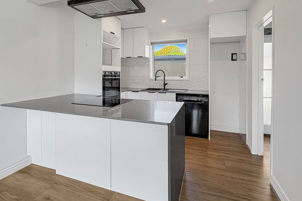SPREYDON - RENOVATED TWO BEDROOM TOWNHOUSE, WITH SINGLE GARAGE 2