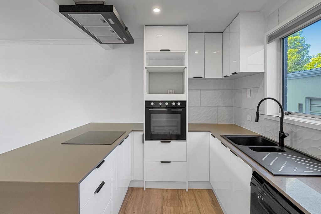 SPREYDON - RENOVATED TWO BEDROOM TOWNHOUSE, WITH SINGLE GARAGE 3
