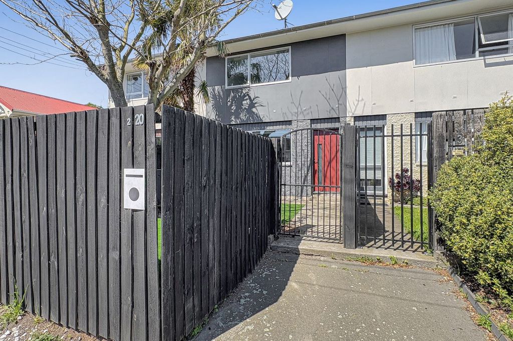 SPREYDON - RENOVATED TWO BEDROOM TOWNHOUSE, WITH SINGLE GARAGE 1