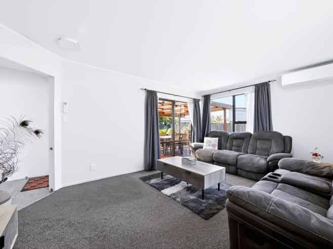 1/10 Ebenezer Way, Clendon Park