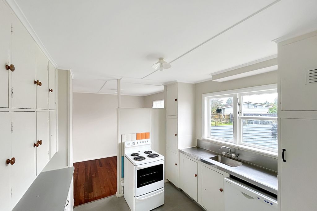 WHANGANUI EAST - 3 BEDROOMS 2
