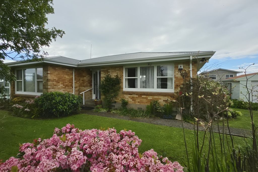 THREE SPACIOUS BEDROOMS 1