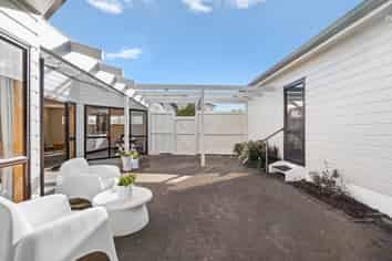 14A Albatross Road, Red Beach
