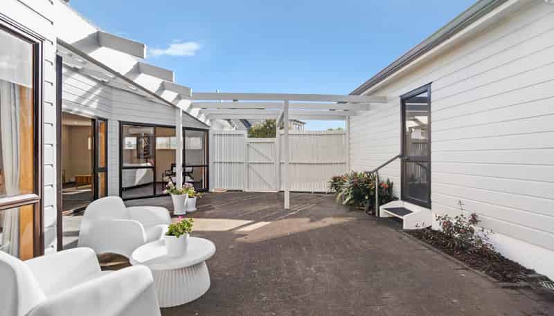 14A Albatross Road, Red Beach