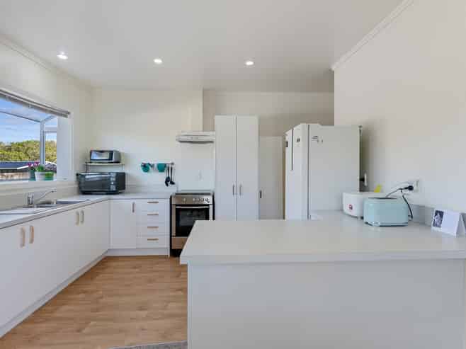 76 Oxford Street, Tawa