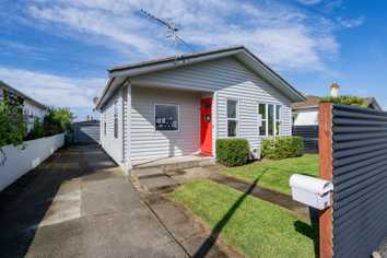31 Lowe Street, Avenal