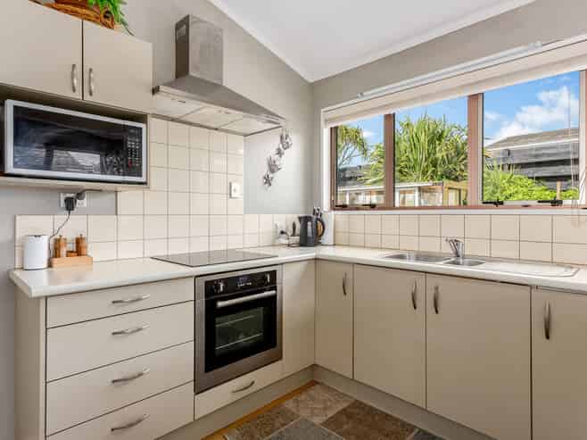 15 Cassley Crescent, Papakowhai