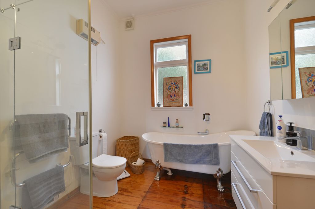 Charming Family home - furnished 3