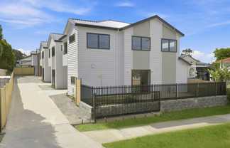 Units 1-3/48 Roberts Road, Te Atatu South