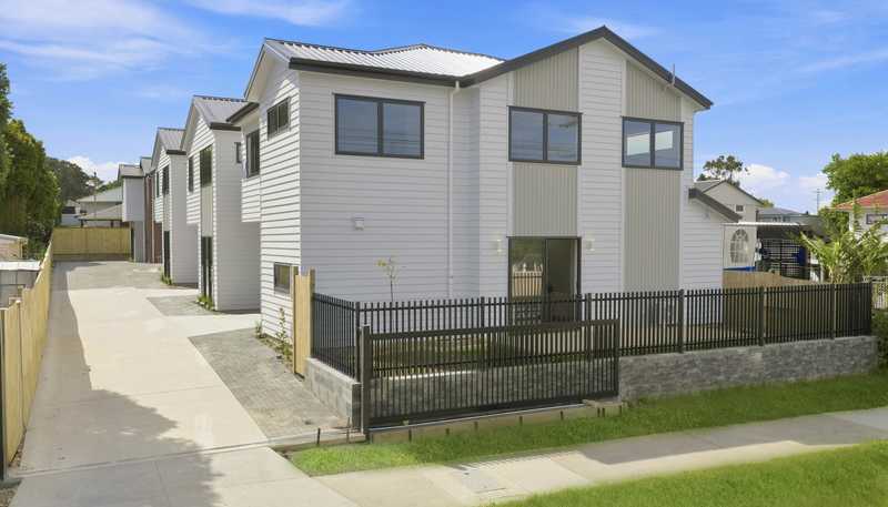 Units 1-3/48 Roberts Road, Te Atatu South