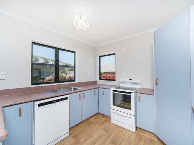 7 Saint Johns Close (off West Street), Feilding