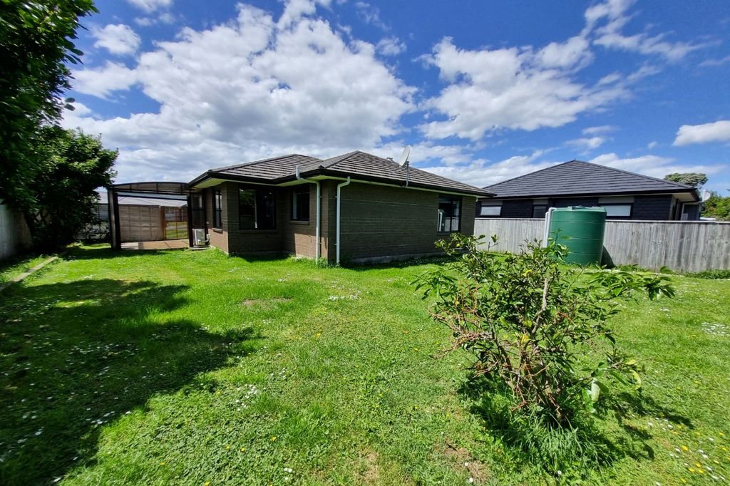 Modern Living in Springvale! 1