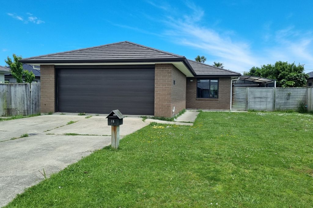 Modern Living in Springvale! 2