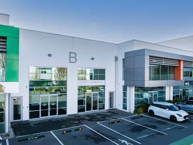 Office near the Airport with parking