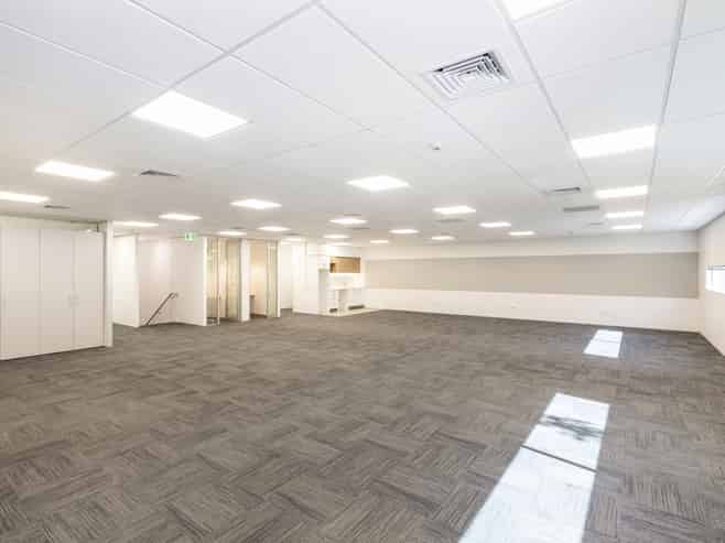Office near the Airport with parking