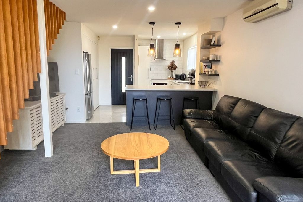 Furnished 2 bedroom townhouse with garage - a huge drawcard! 3