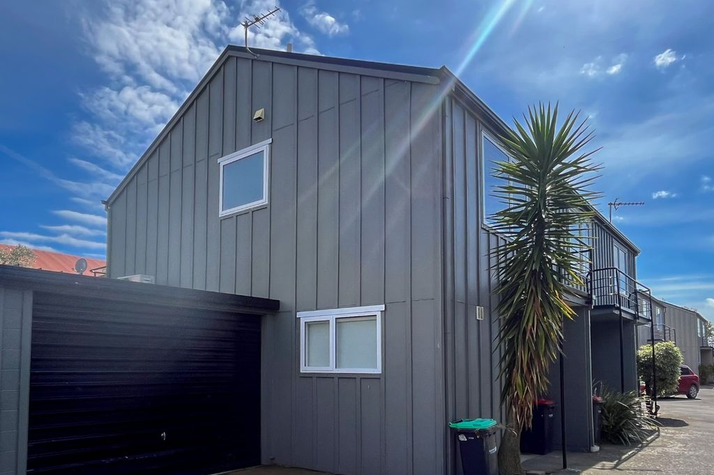 Furnished 2 bedroom townhouse with garage - a huge drawcard! 1