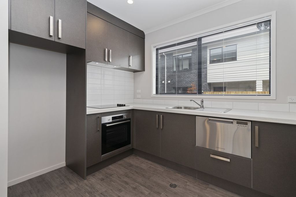 Spacious & modern townhouse, great location! 2