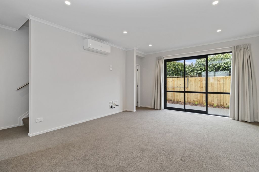 Spacious & modern townhouse, great location! 5