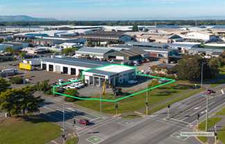 High-Profile Industrial Showroom, Warehouse & Yard
