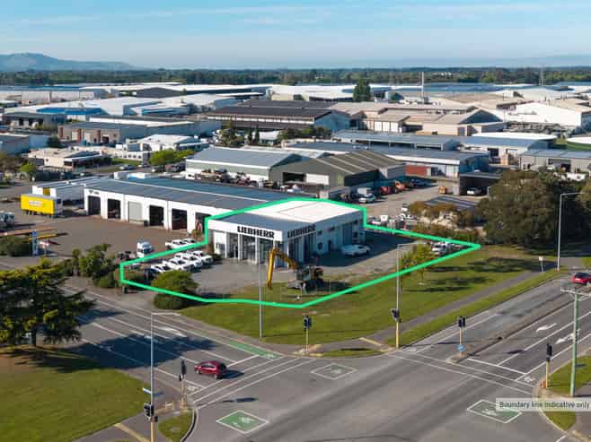 High-Profile Industrial Showroom, Warehouse & Yard