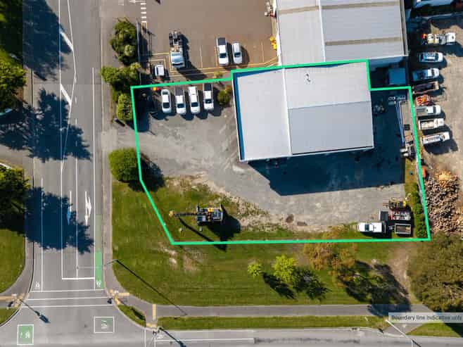 High-Profile Industrial Showroom, Warehouse & Yard