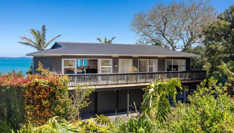 8 Marama Avenue, Surfdale
