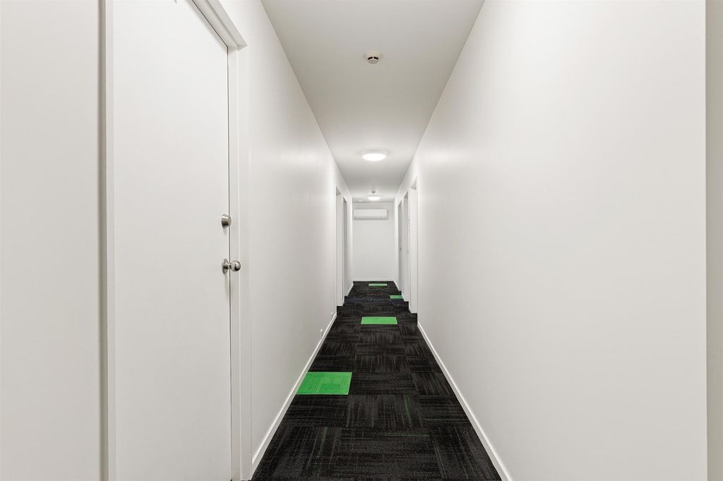 Room for rent in popular Boarding House! 4