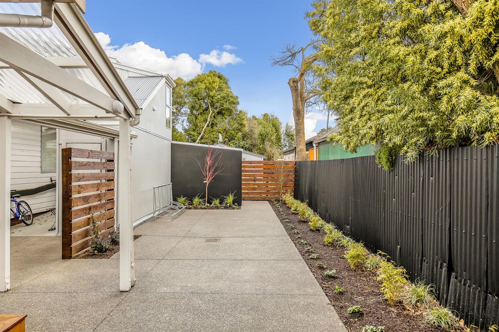 Room for rent in popular Boarding House! 1