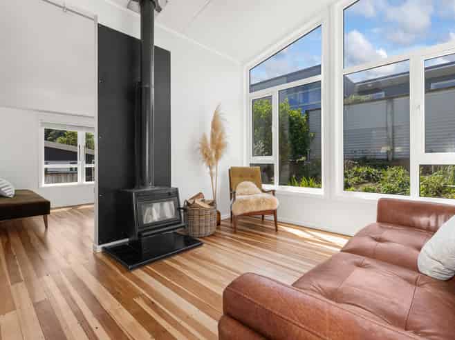 21B Jeep Road, Raumati South