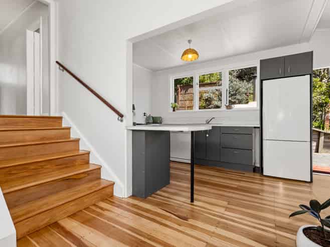 21B Jeep Road, Raumati South