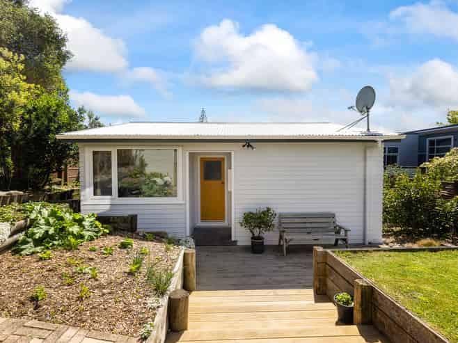 21B Jeep Road, Raumati South