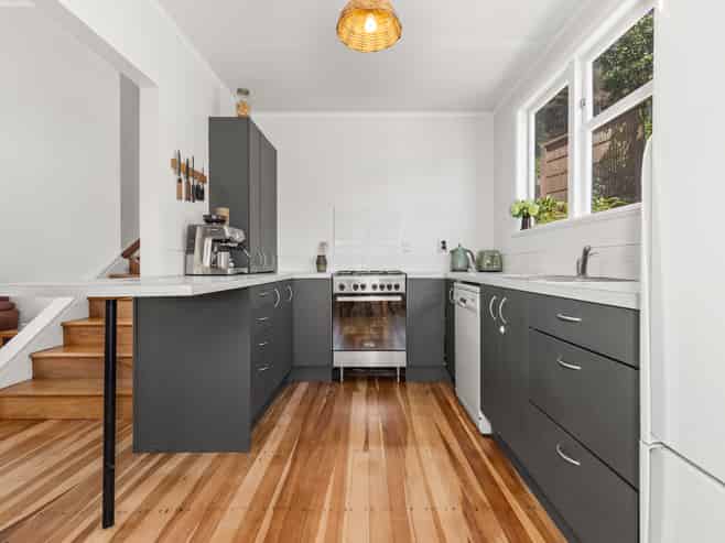 21B Jeep Road, Raumati South