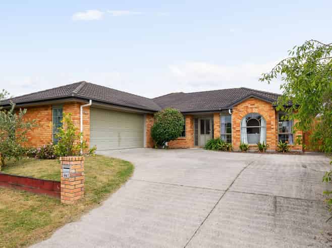 99 Barrington Drive, Huntington