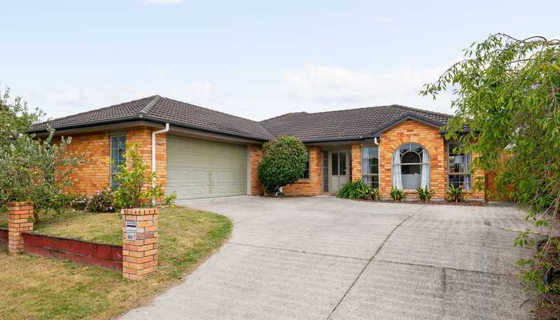 99 Barrington Drive, Huntington