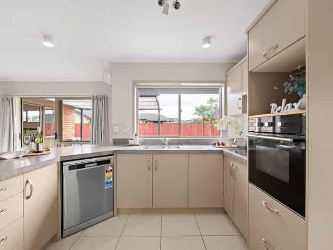 99 Barrington Drive, Huntington