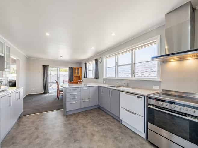 84 Shakespeare Avenue, Trentham
