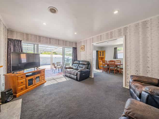 84 Shakespeare Avenue, Trentham