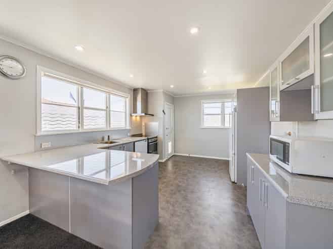84 Shakespeare Avenue, Trentham