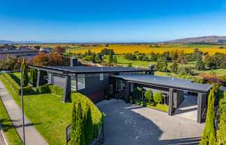 105 Marlborough Ridge Drive, Fairhall