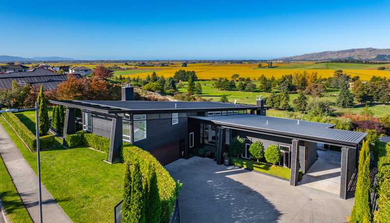 105 Marlborough Ridge Drive, Fairhall